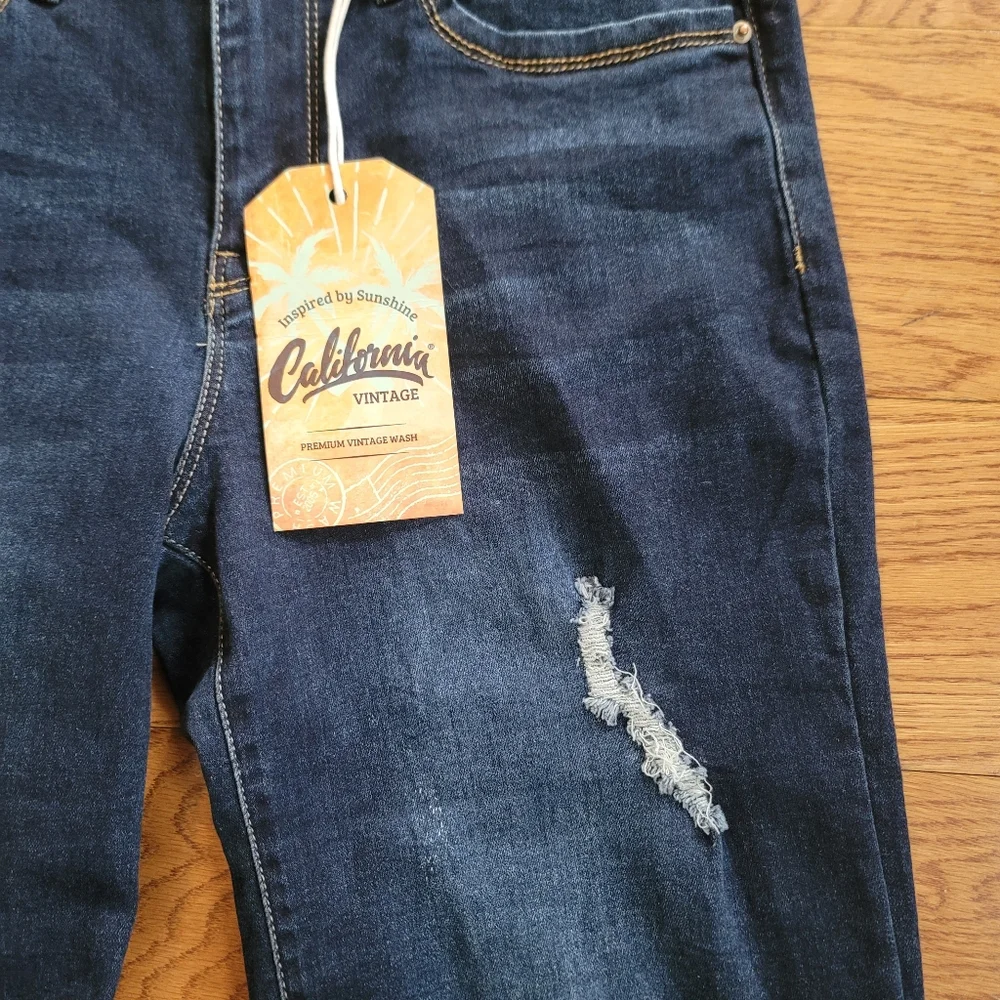 California Vintage Bermuda Shorts Distressed Denim Size 7 NWT